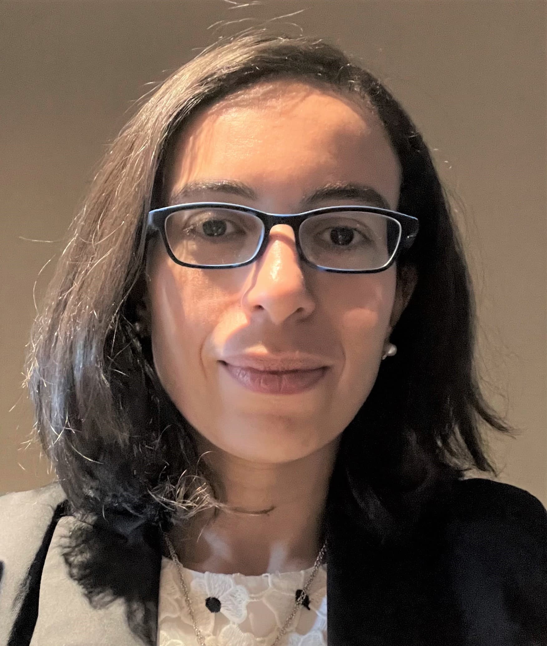 Miss Nardine Menassa, Consultant Ophthalmic Surgeon specialising in cornea, cataract and ocular surface disease